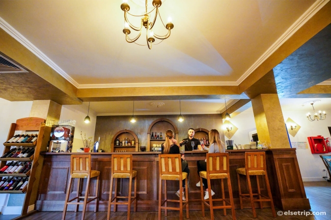 hotel-yara-bar-restaurant