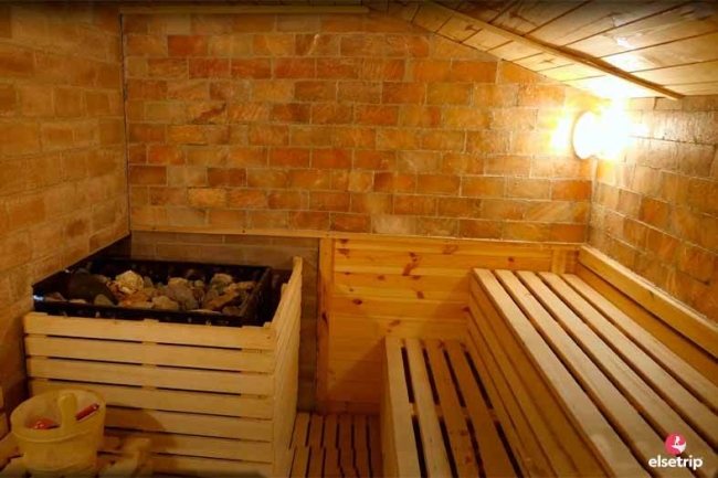 Conacul-Drahneilor-sauna-si-cazare